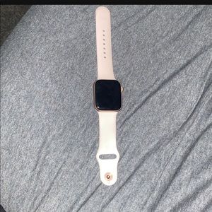 Apple Watch. Barely ever used. Has a little scratch on the face, not noticeable